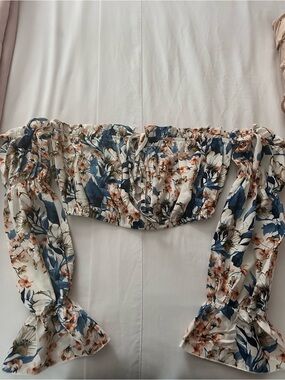 Floral Off-Shoulder Crop Top with Sleeve